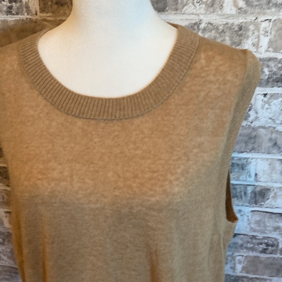 GAP tan sweater vest. Crew-neck. Size Large tall. Lightweight. - Picture 4 of 12
